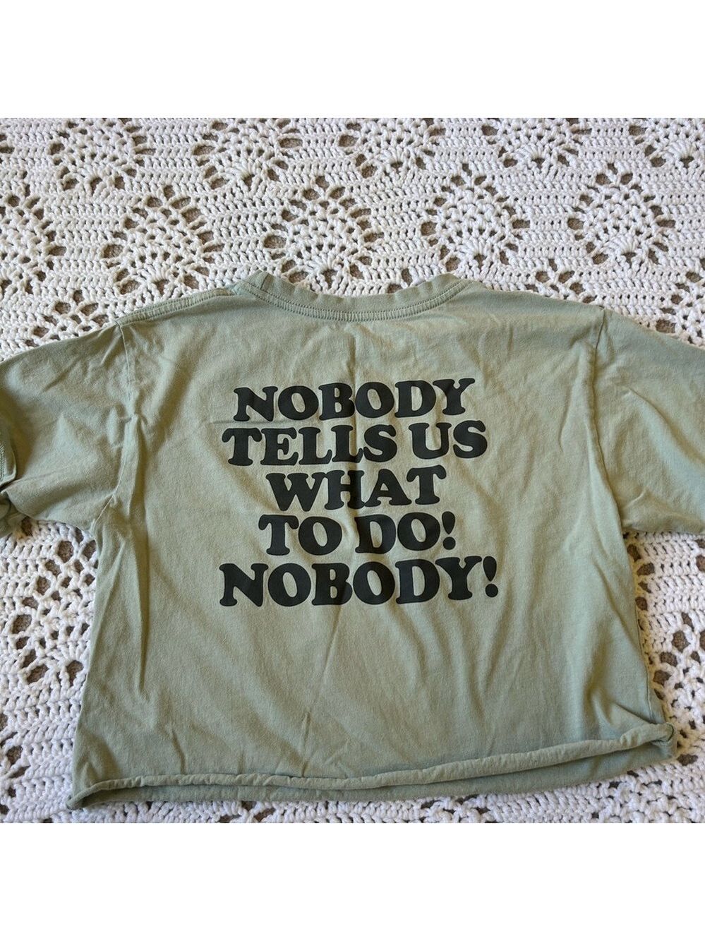 Juniors Size M Peanuts Shirt Green Cropped Juniors  Nobody Tells Us What To Do - Picture 8 of 10